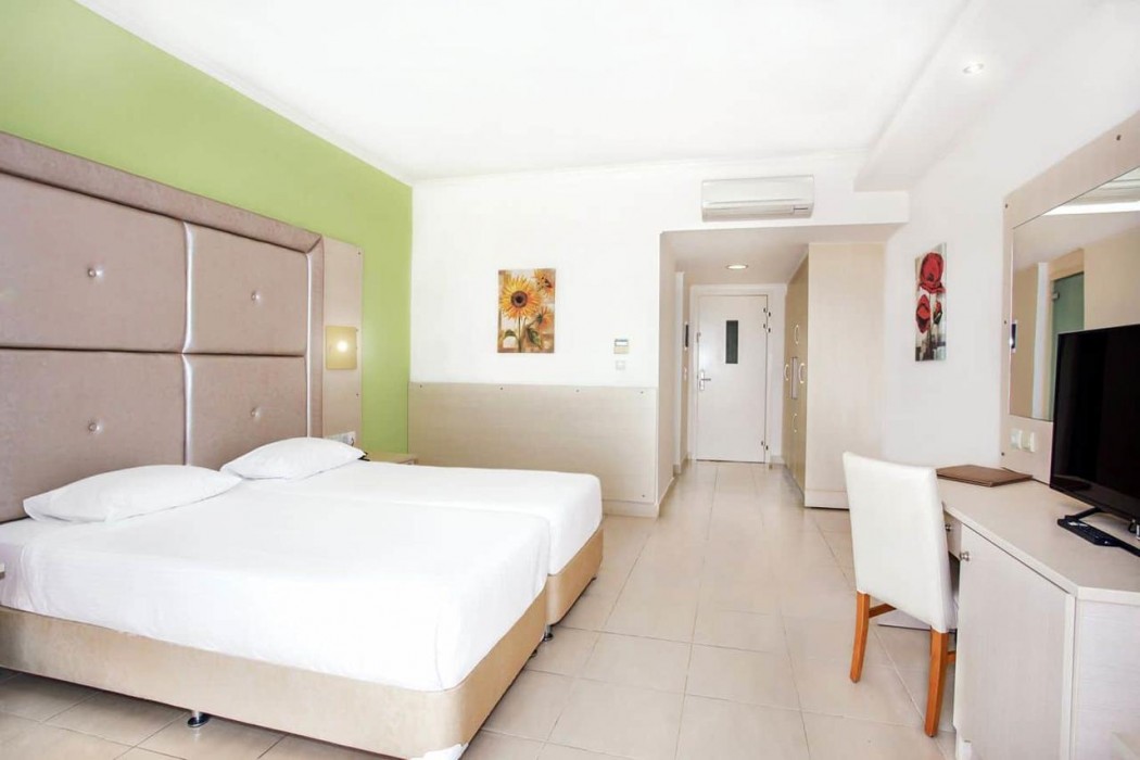 Grand Blue Beach Hotel 27/94