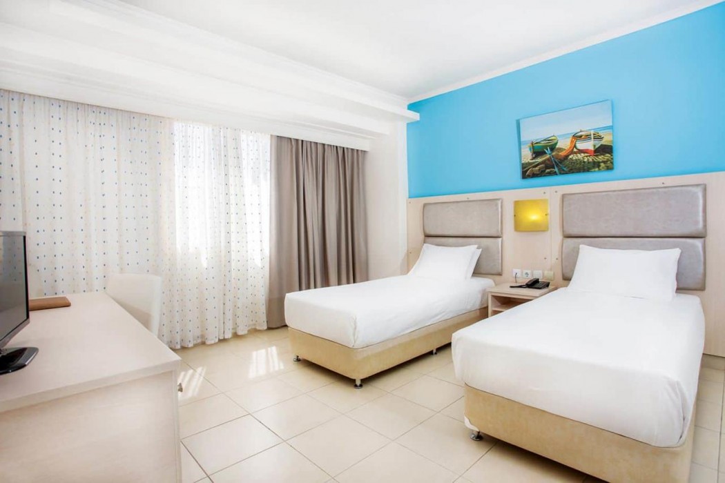 Grand Blue Beach Hotel 30/94