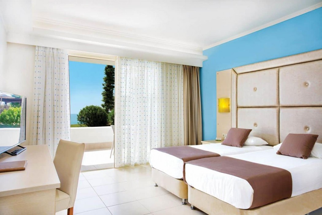 Grand Blue Beach Hotel 39/94