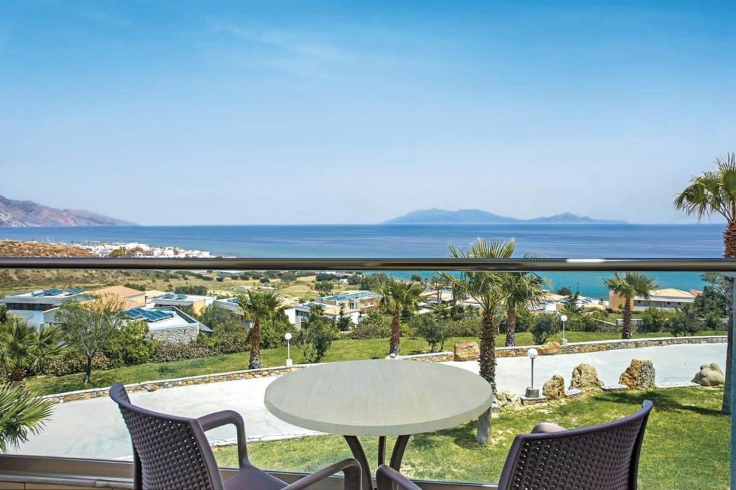 Grand Blue Beach Hotel 32/94