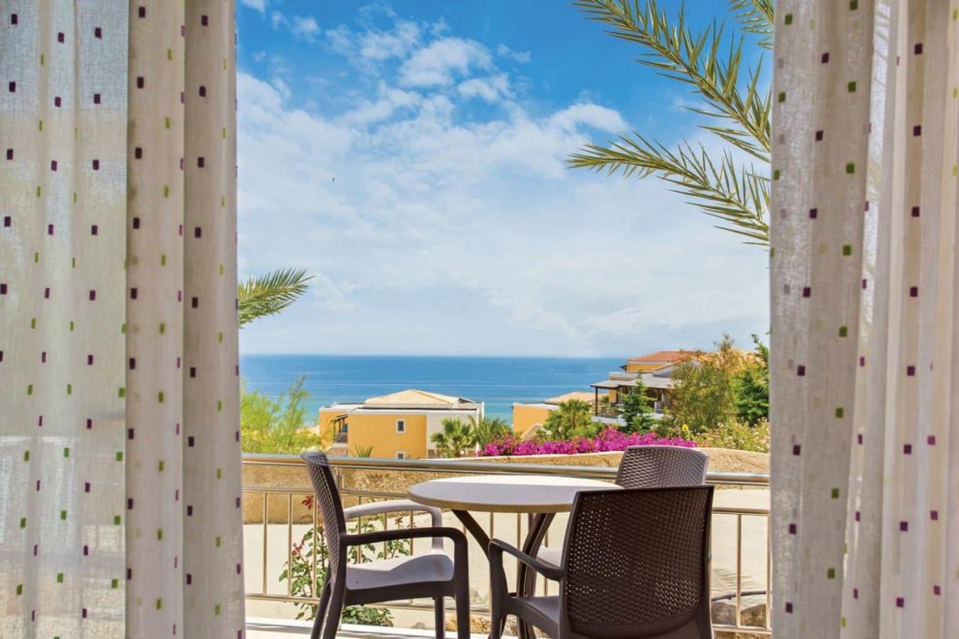 Grand Blue Beach Hotel 41/94
