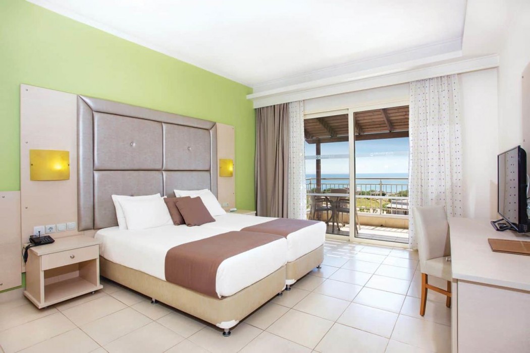 Grand Blue Beach Hotel 37/94