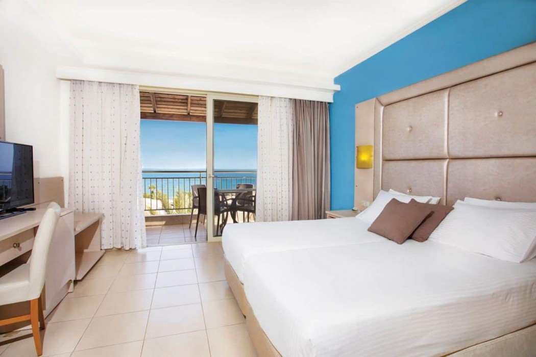 Grand Blue Beach Hotel 22/94