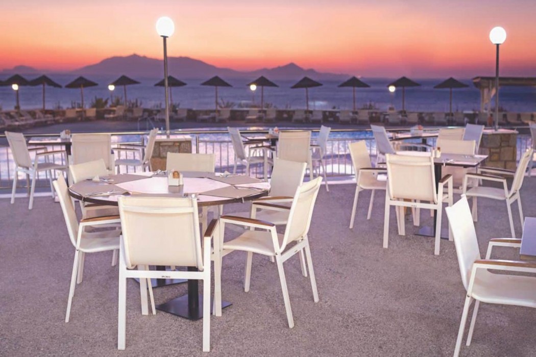Grand Blue Beach Hotel 58/94