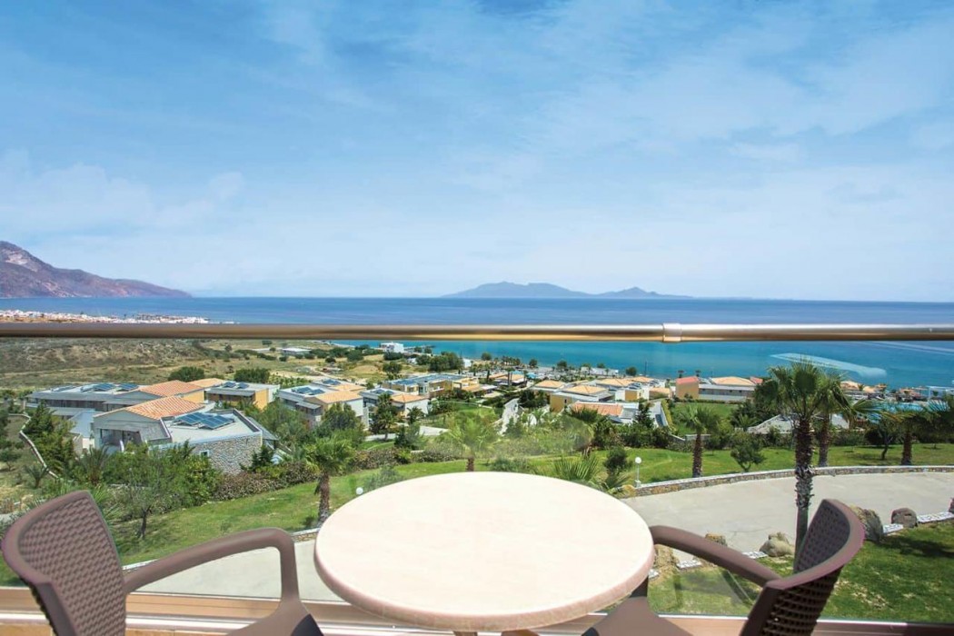 Grand Blue Beach Hotel 60/94