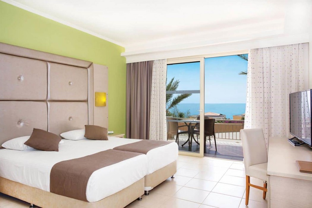 Grand Blue Beach Hotel 26/94