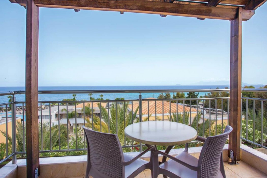 Grand Blue Beach Hotel 42/94