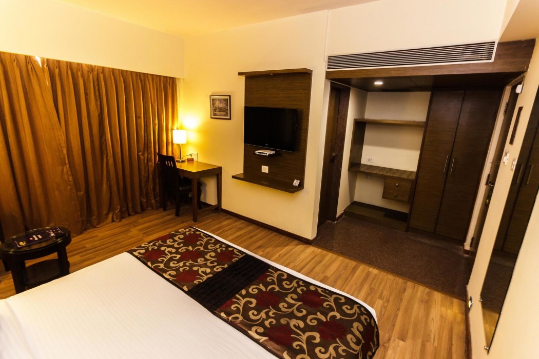 OYO Premium Vastrapur Lake 24/63
