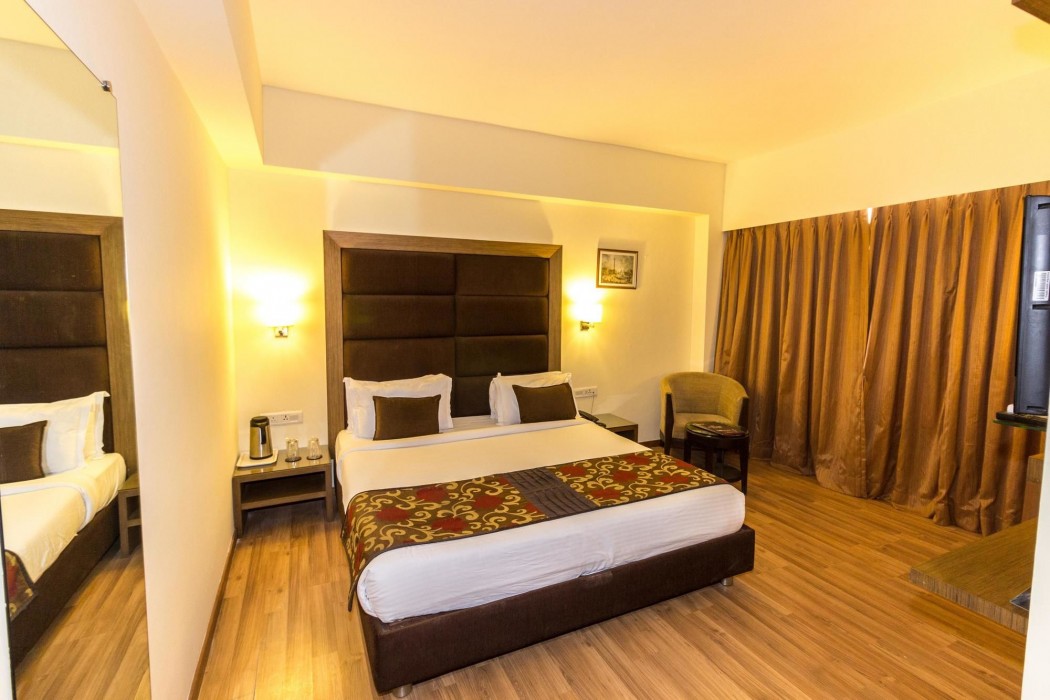 OYO Premium Vastrapur Lake 45/63