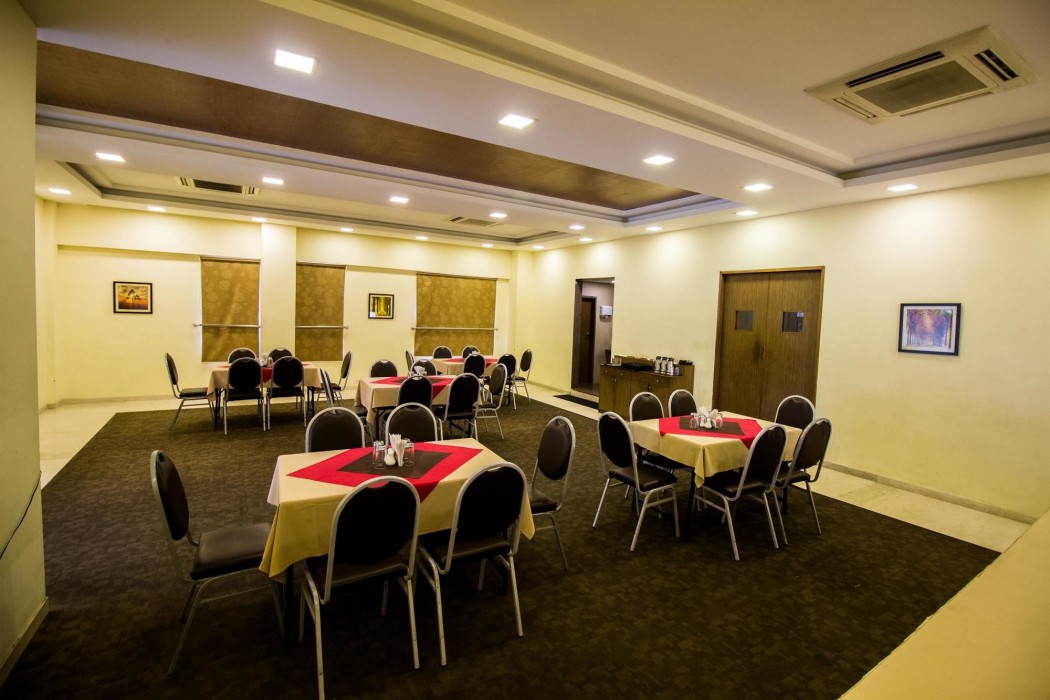 OYO Premium Vastrapur Lake 30/63