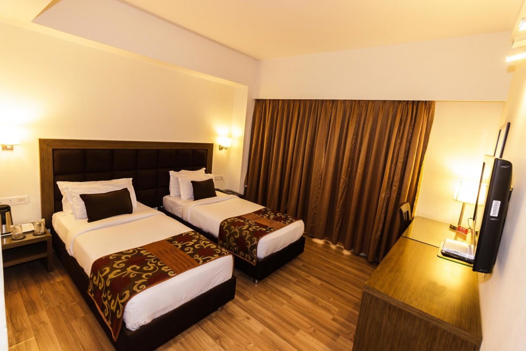 OYO Premium Vastrapur Lake 36/63
