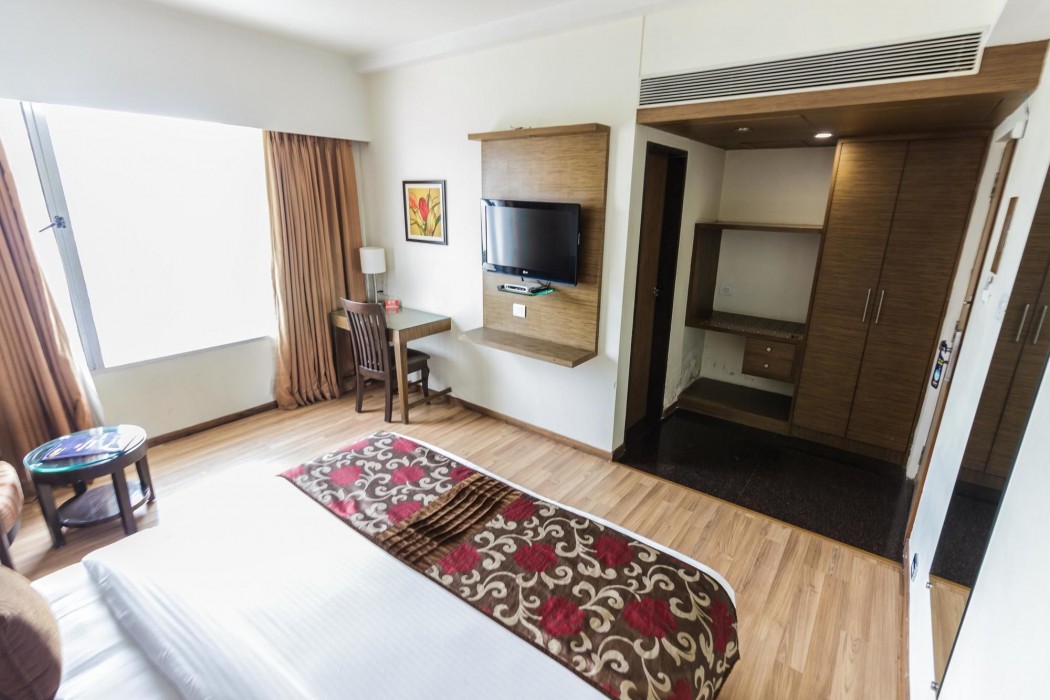 OYO Premium Vastrapur Lake 32/63