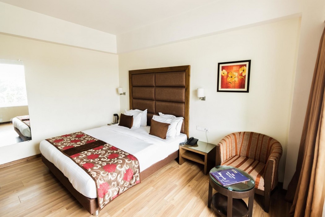 OYO Premium Vastrapur Lake 35/63