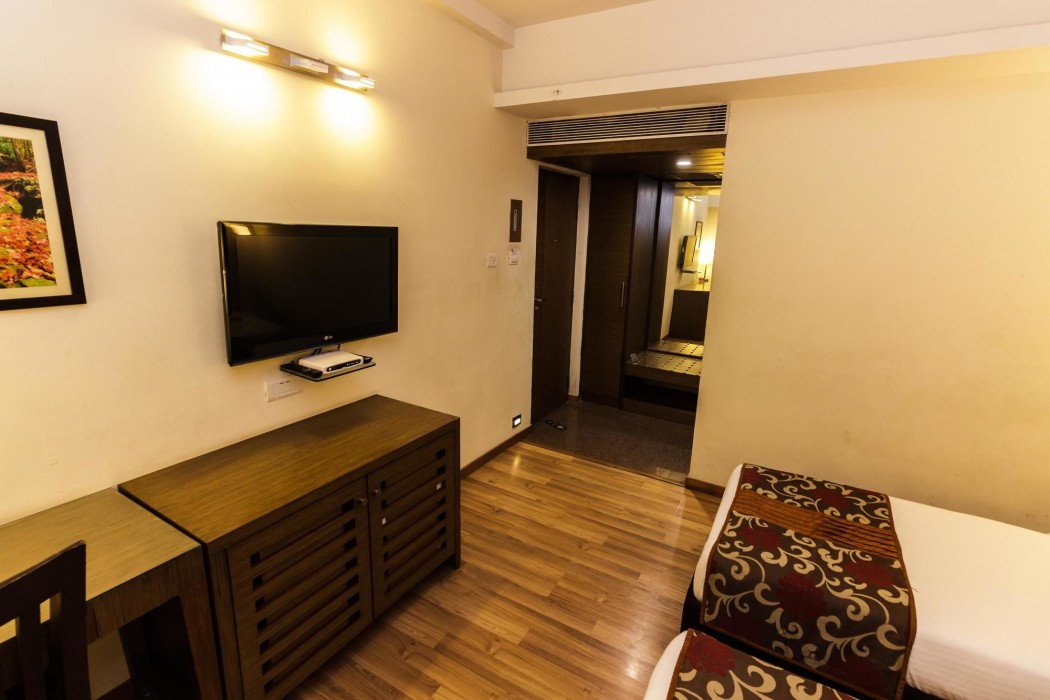 OYO Premium Vastrapur Lake 23/63