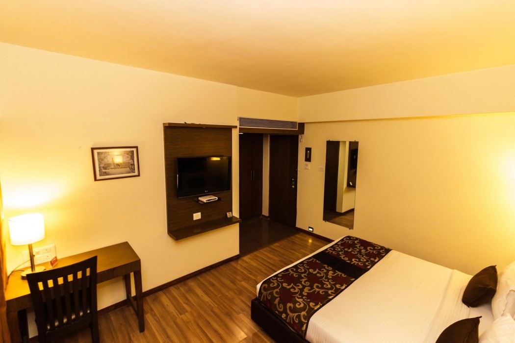 OYO Premium Vastrapur Lake 43/63