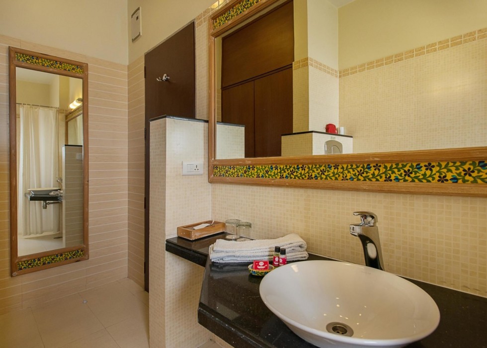 OYO Premium Vaishali Nagar 26/41