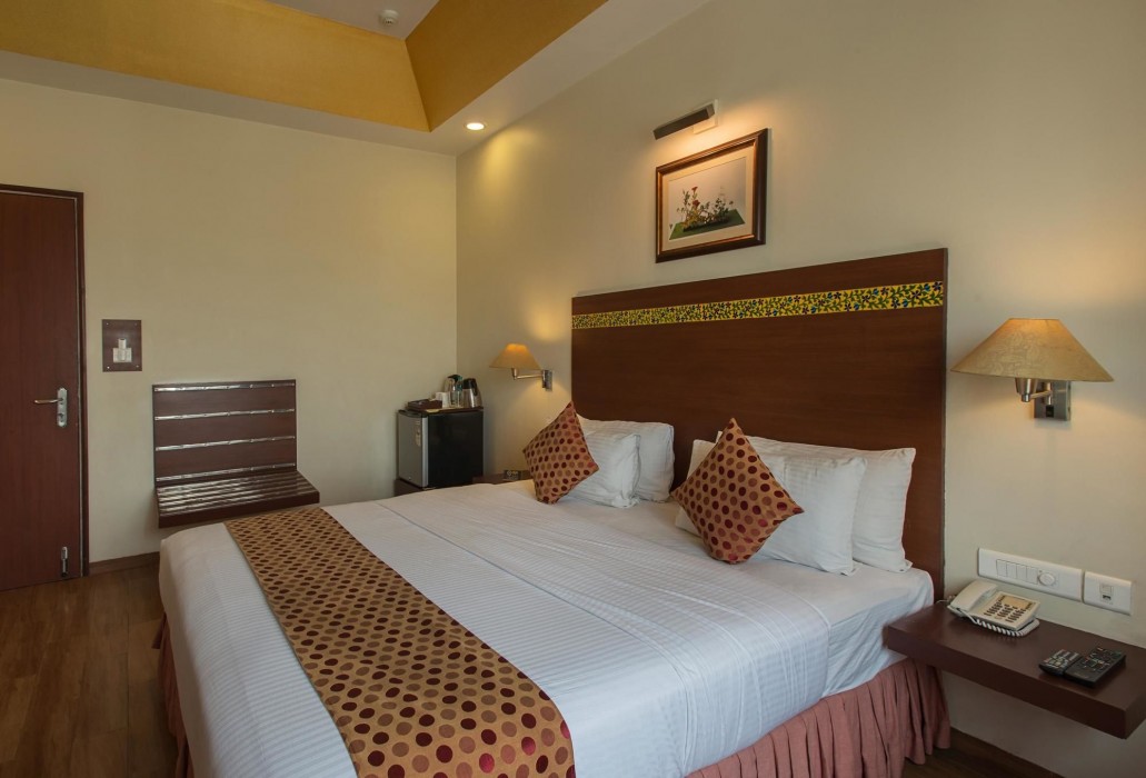 OYO Premium Vaishali Nagar 12/41