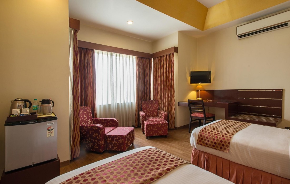 OYO Premium Vaishali Nagar 16/41