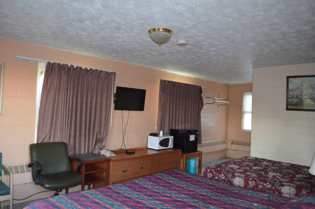 Admiral Motel 5/15