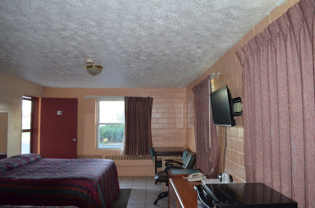 Admiral Motel 8/15