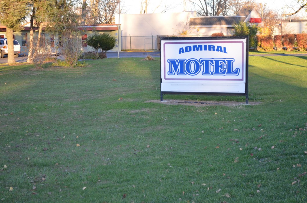 Admiral Motel 6/15