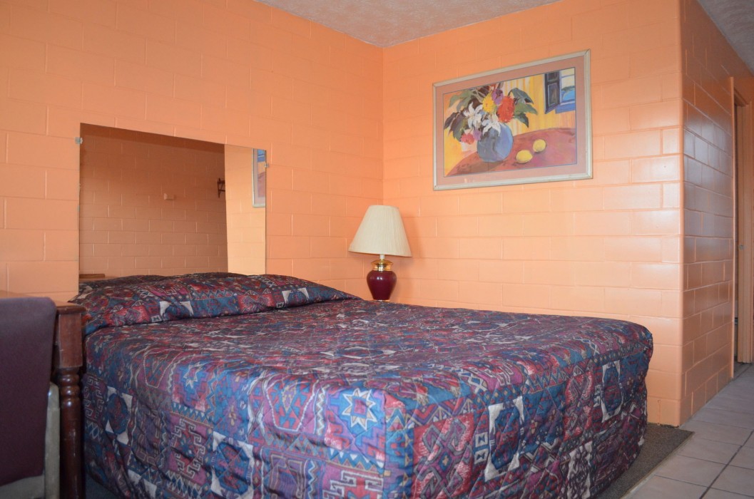 Admiral Motel 10/15