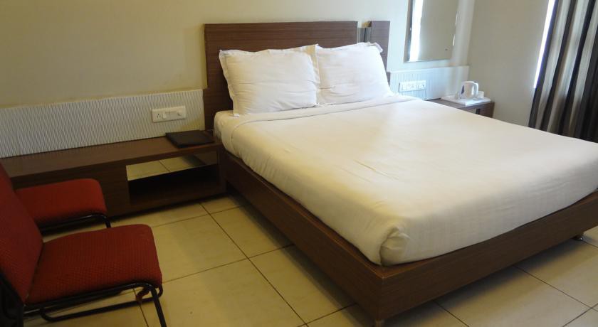 Hotel Sheela Shree Plaza 4/23