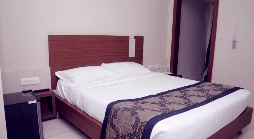 Hotel Sheela Shree Plaza 5/23