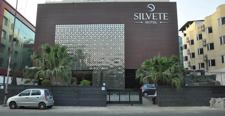 Silvete Hotel 1/19