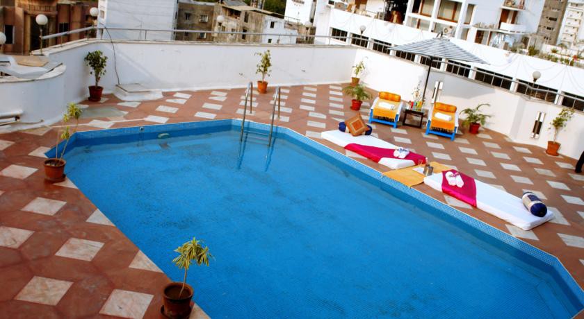 The Oasis Hotel 15/31