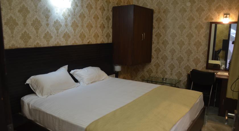 Oyo Rooms Mall Road Cantonment 10/46