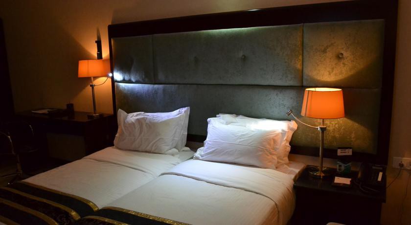Hotel Spic N Span 14/40