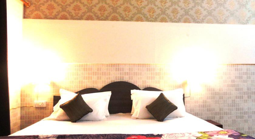 Hotel Mangalam Palace 8/17