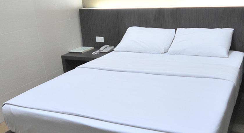 Watana Hotel Bangkok 8/63