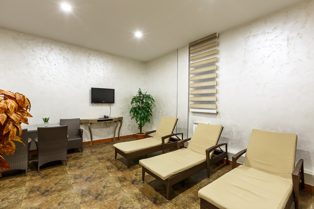 Renion Hotel Almaty 48/80