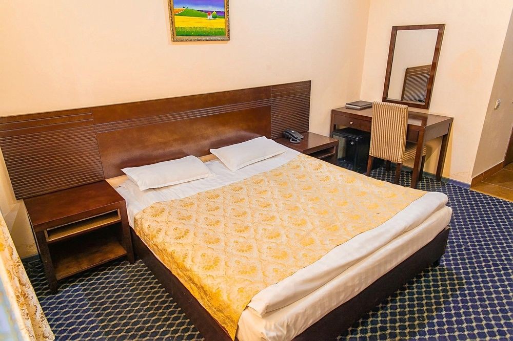 Renion Hotel Almaty 17/80