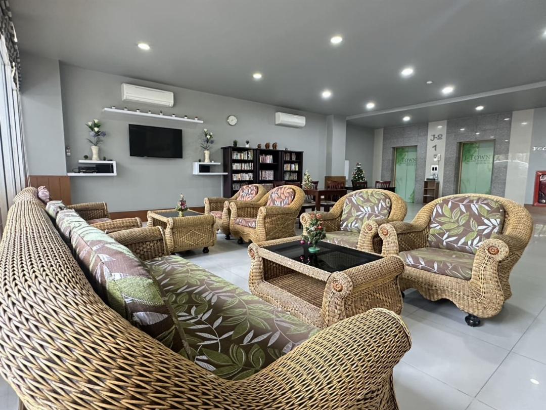 J Town Serviced Apartments Hotel 6/58