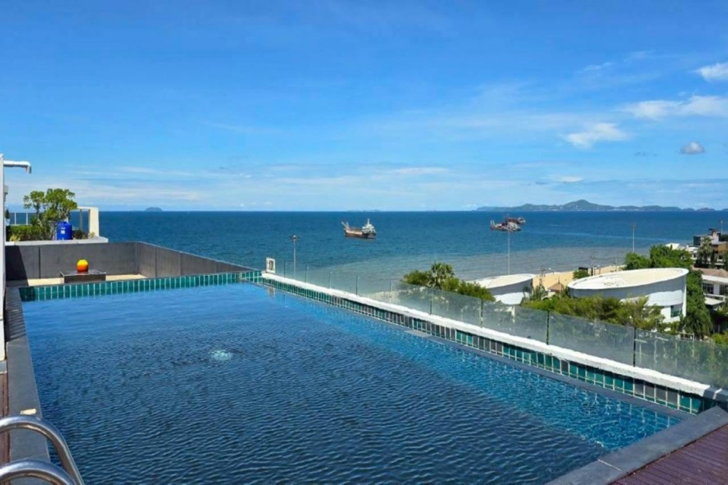 Sunday Beachfront View Jomtien Pattaya 35/70