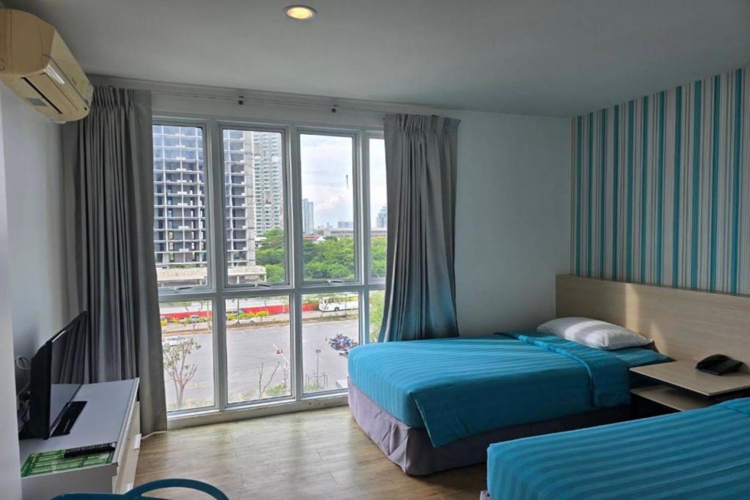 Sunday Beachfront View Jomtien Pattaya 24/70