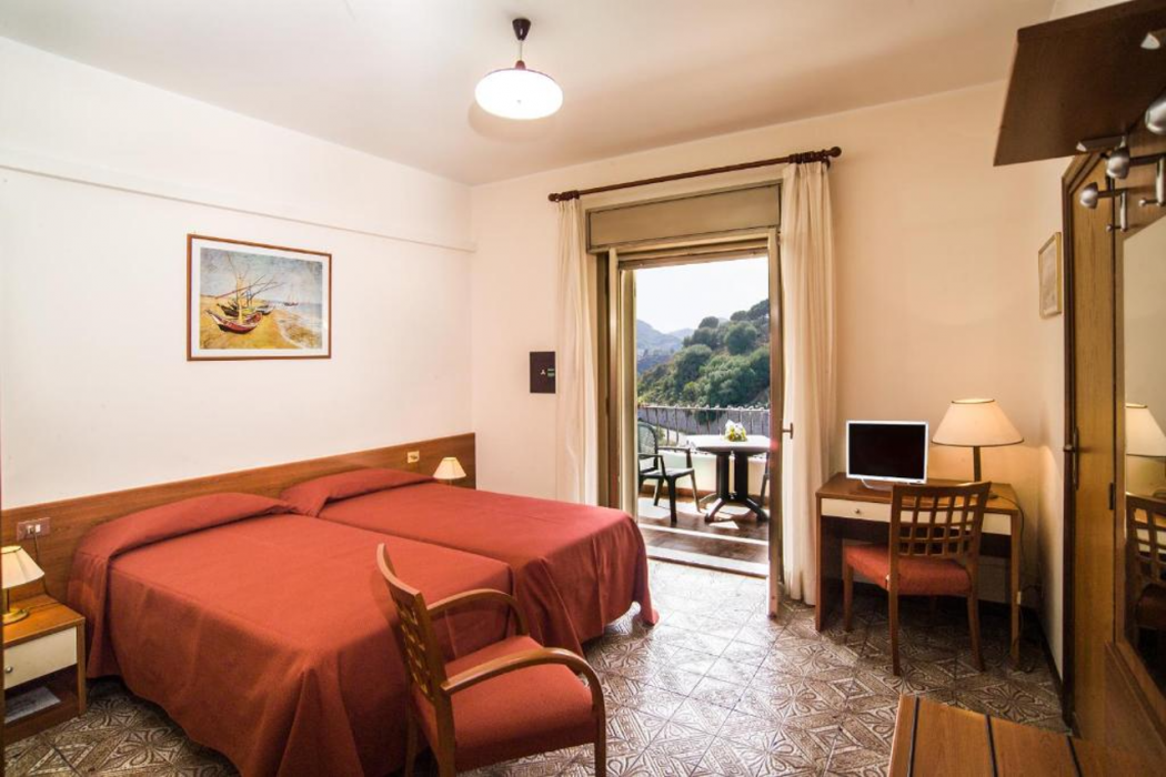 Room at Hotel delle Palme, LETOJANNI