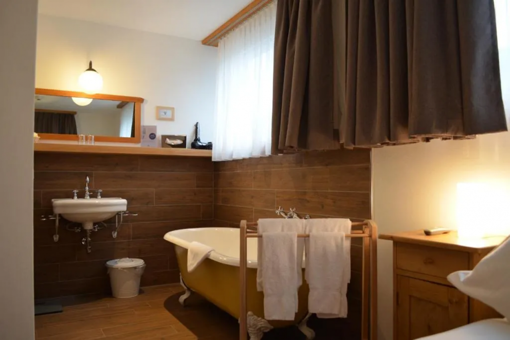 Carlton-Europe Vintage Adult Hotel 12/56