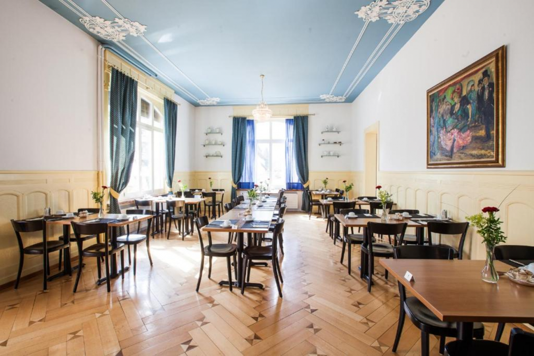Carlton-Europe Vintage Adult Hotel 44/56