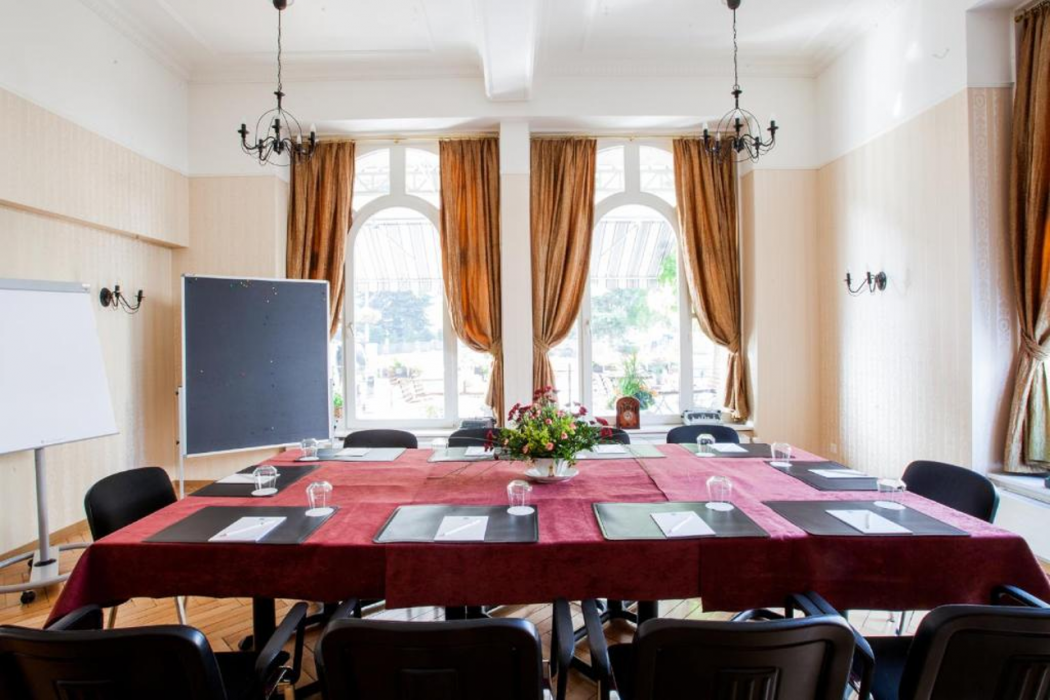 Carlton-Europe Vintage Adult Hotel 33/56