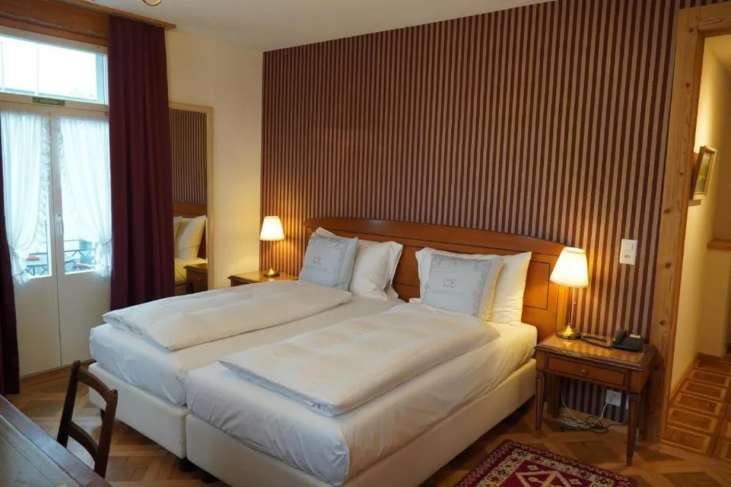 Carlton-Europe Vintage Adult Hotel 17/56