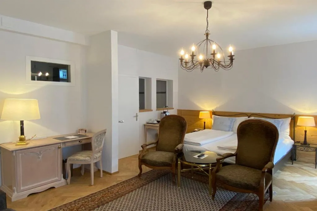 Carlton-Europe Vintage Adult Hotel 14/56