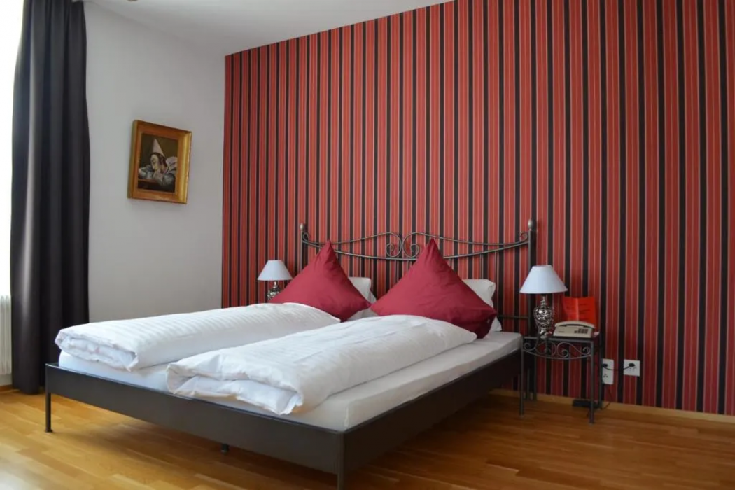 Carlton-Europe Vintage Adult Hotel 13/56