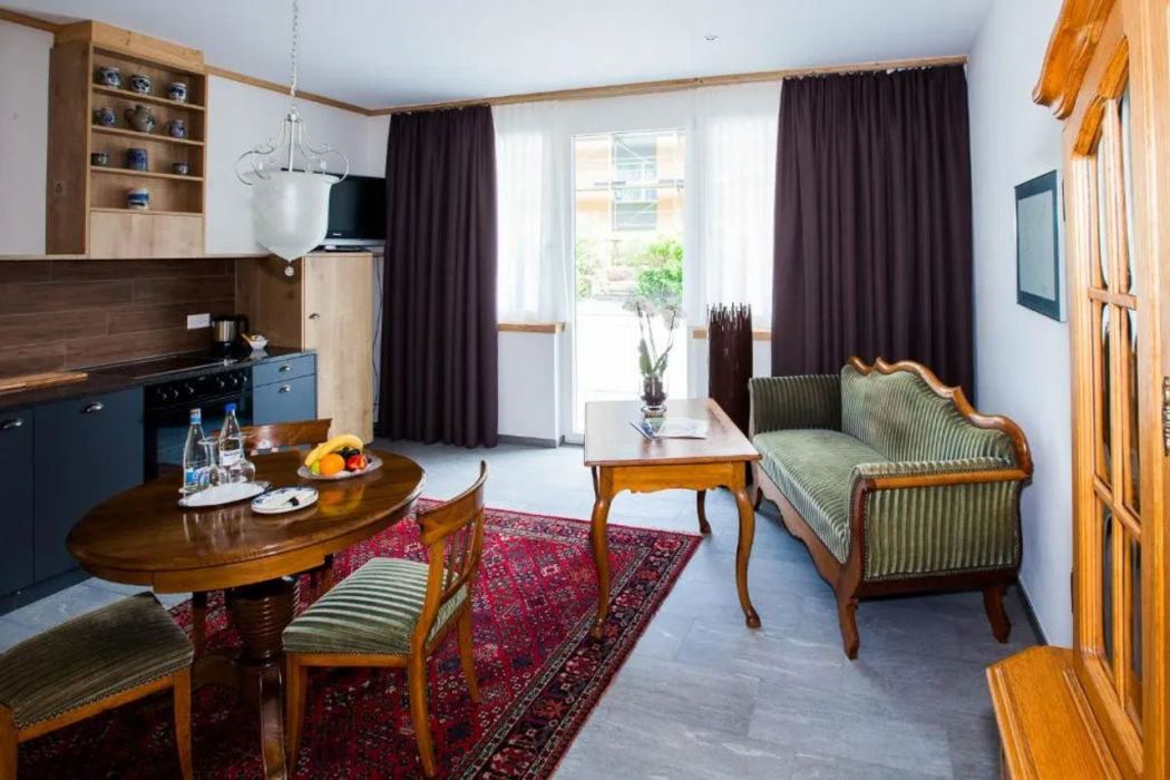 Carlton-Europe Vintage Adult Hotel 18/56