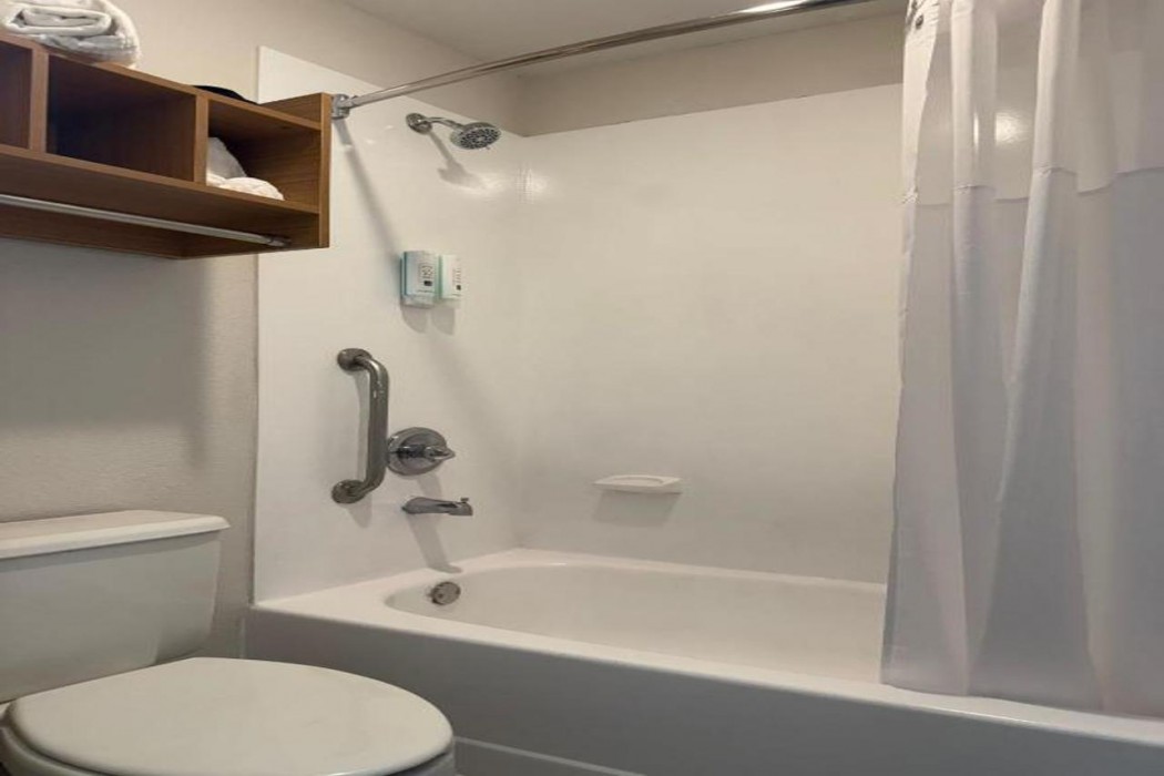 Quality Inn Orlando Near International Drive 18/24
