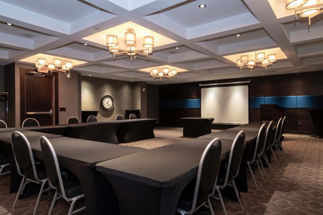 Sandman Hotel Oakville 10/33