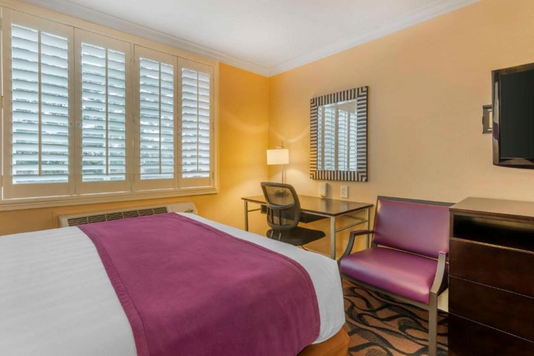 Best Western Plus Airport Plaza 14/36
